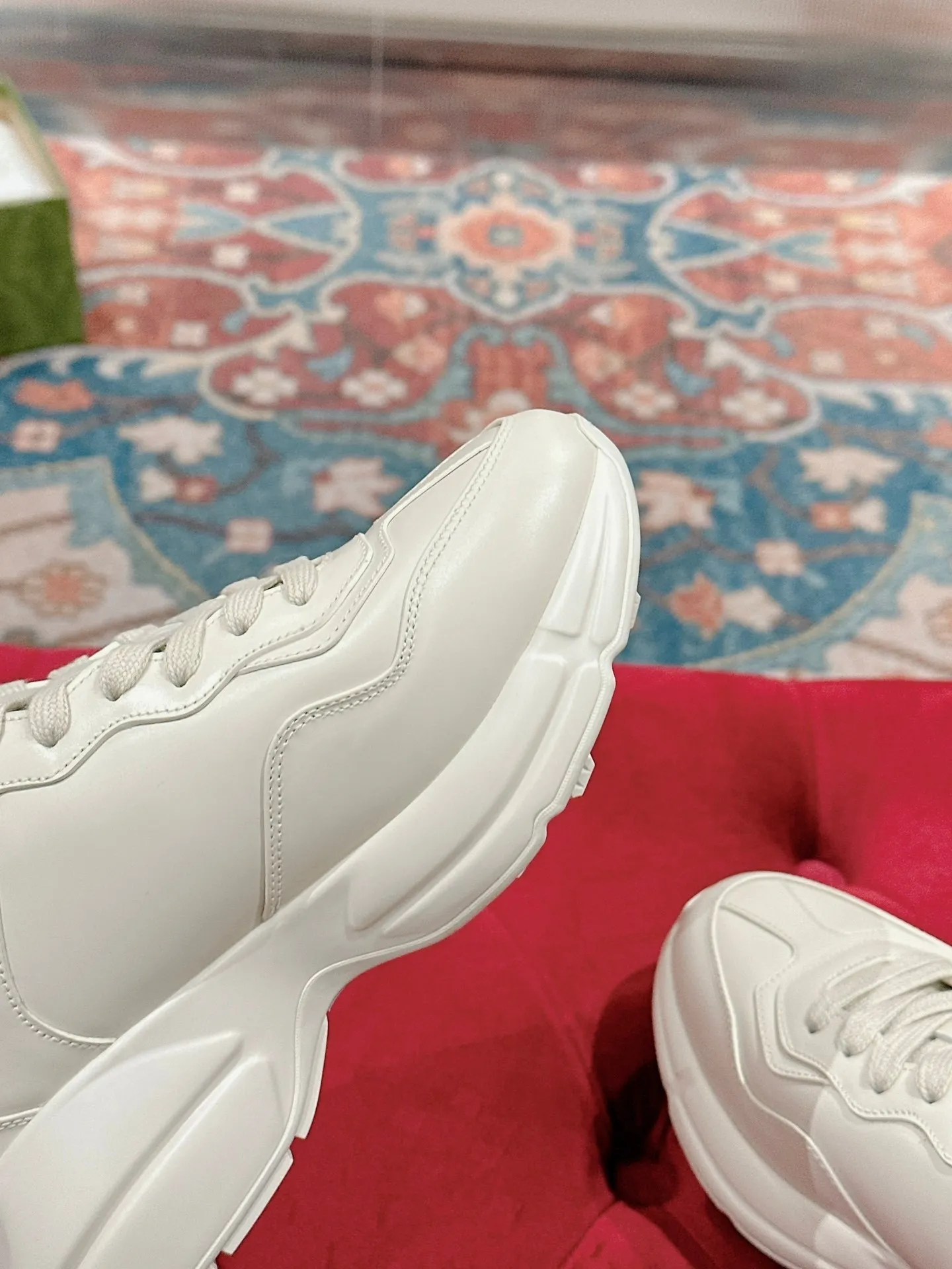 Top quality P800, ordinary P620🇮🇹Italy🇮🇹Gucci🇮🇹Dad shoes (purchase grade) (original) 👑 The original version purchased from Taikoo Hui has been continuously improved and upgraded in details, from the packaging of the shoes - anti-counterfeiting logos - shoe box accessories - fabric optimization - outsole technology - stitching - oil edge technology. We do our best ◼️ Outsole: original plate molding ◼️ Upper: original grade A imported cowhide 🐮 ◼️ Inner: original grade A mixed sheepskin 🐑 ◼️ Feet: original grade A mixed sheepskin 🐑 ◼️ Medium and low belt logo + original injection molding foot technology + original lasting technology ◼️ Original full set of customized packaging (anti-counterfeiting chip + a cloth bag + Gucci card envelope + electronic invoice with credit card slip + shoelaces) ◼️ All details of the higher version are consistent with the original version (pay attention to comparison) ◼️ Code number: 35 to 40 for women, 39-44 for men